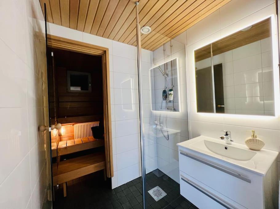 Spacious City Center Apt - Sauna - Self Check In 로바니에미 외부 사진