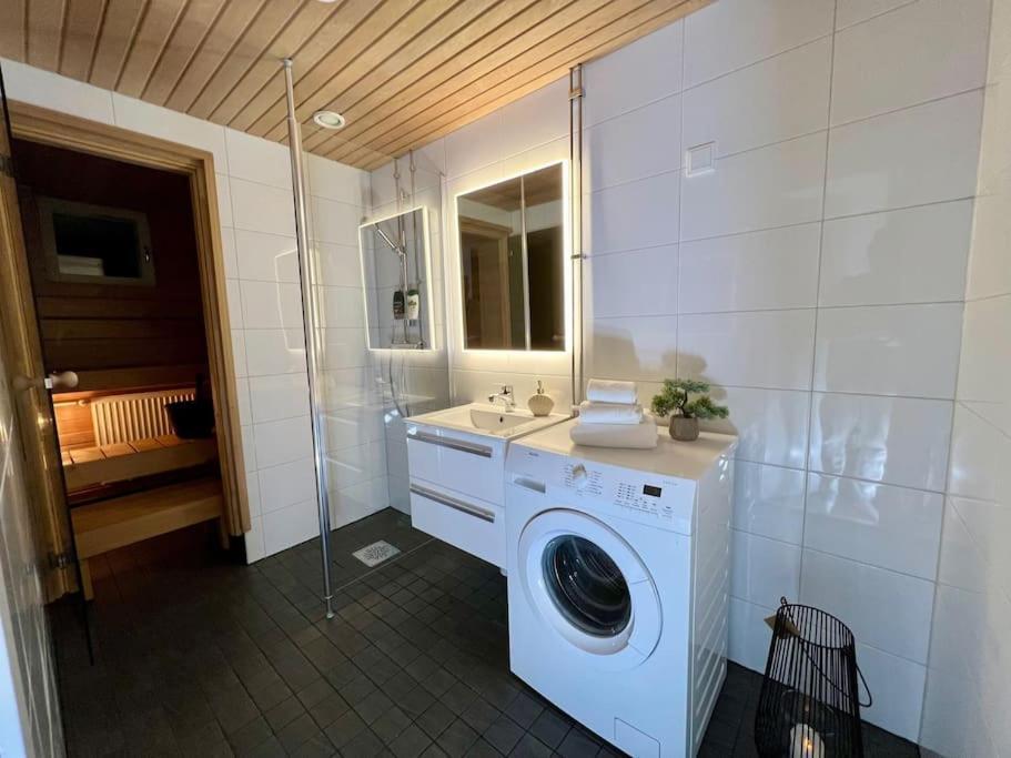 Spacious City Center Apt - Sauna - Self Check In 로바니에미 외부 사진